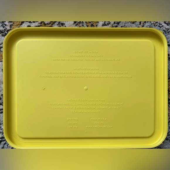 Pyrex x Hello Kitty Glass container with lid NWOT - Picture 5 of 10